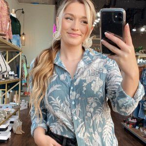 'The Indy' Crinkled Button Down in Faded Blue